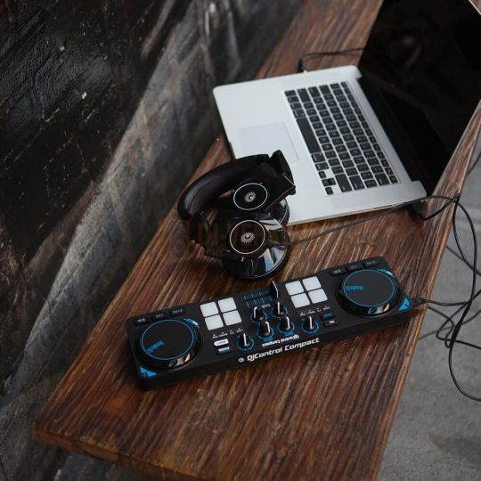 Hercules DJcontrol Compact - ''on-the-go'' DJ controller USB 2 decks