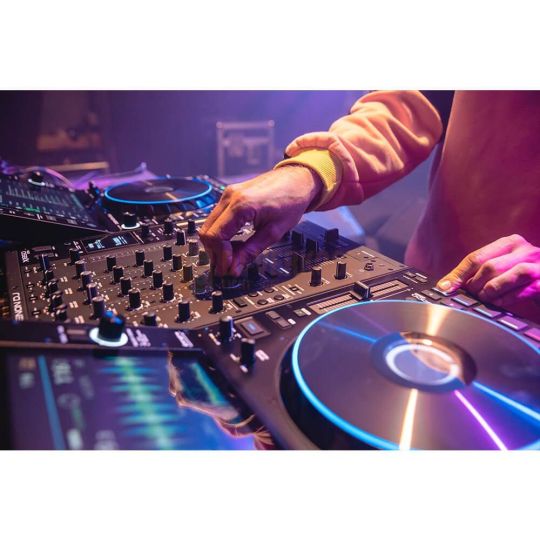 Denon DJ SC6000 Prime - Professionele DJ-mediaspeler met touchscreen en WiFi & Denon DJ X1850 PRIME